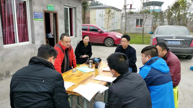 擼起袖子加油干  團結(jié)協(xié)作暖人心