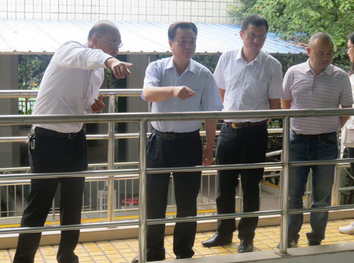 董大華局長(zhǎng)深入清源水務(wù)集團(tuán)檢查節(jié)前安全慰問(wèn)一線(xiàn)員工