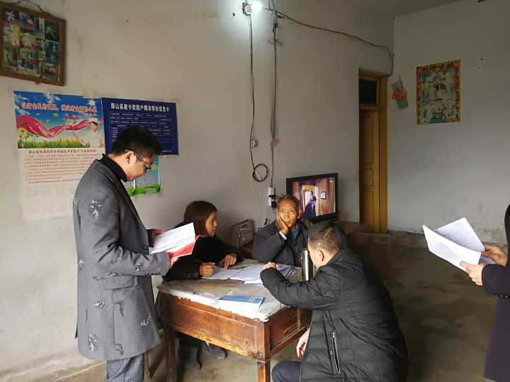 用心、用情、用勁，堅決打贏脫貧攻堅戰(zhàn)