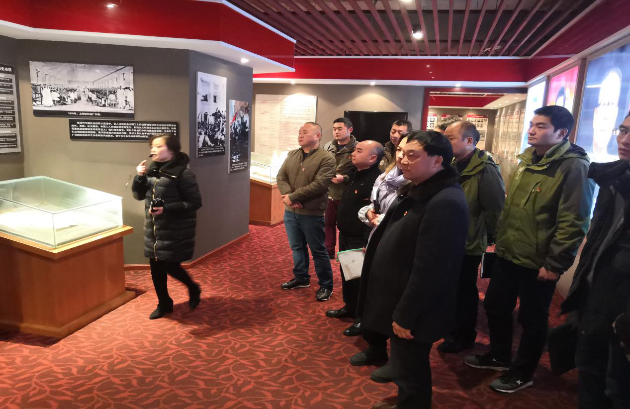 忠誠擔(dān)當(dāng)扛肩上,廉潔奉獻記心上