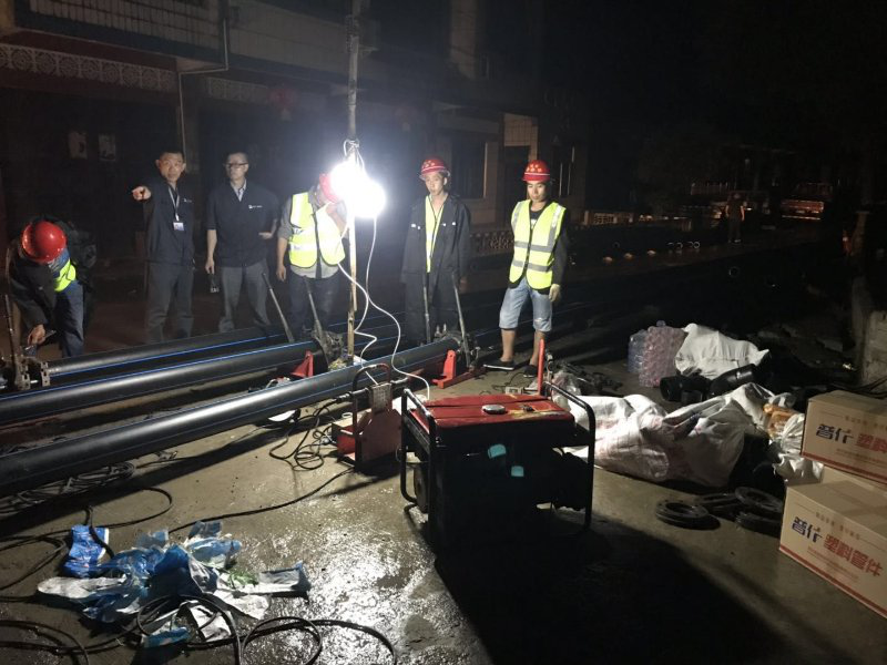 危急時刻不忘使命，確?？拐鹁葹奈镔Y按時送達