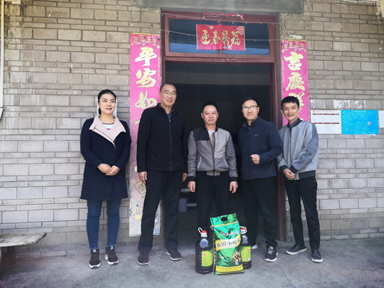 集團(tuán)公司黨委書記、董事長(zhǎng)周燕賓一行調(diào)研脫貧攻堅(jiān)工作