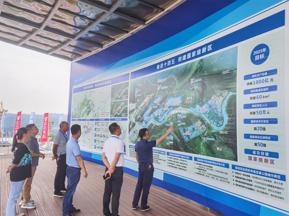 清源水務(wù)集團(tuán)黨委書記、董事長周燕賓率隊到臨港公司開展安全生產(chǎn)檢查工作