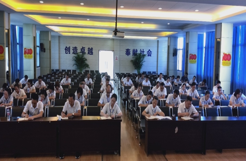 黨委委員、副總經(jīng)理劉林深入基層開展黨規(guī)黨紀宣講暨廉潔黨課輔導(dǎo)