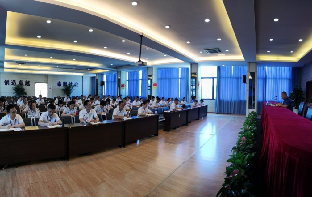 黨委委員、副總經(jīng)理劉林深入基層開展黨規(guī)黨紀(jì)宣講暨廉潔黨課輔導(dǎo)