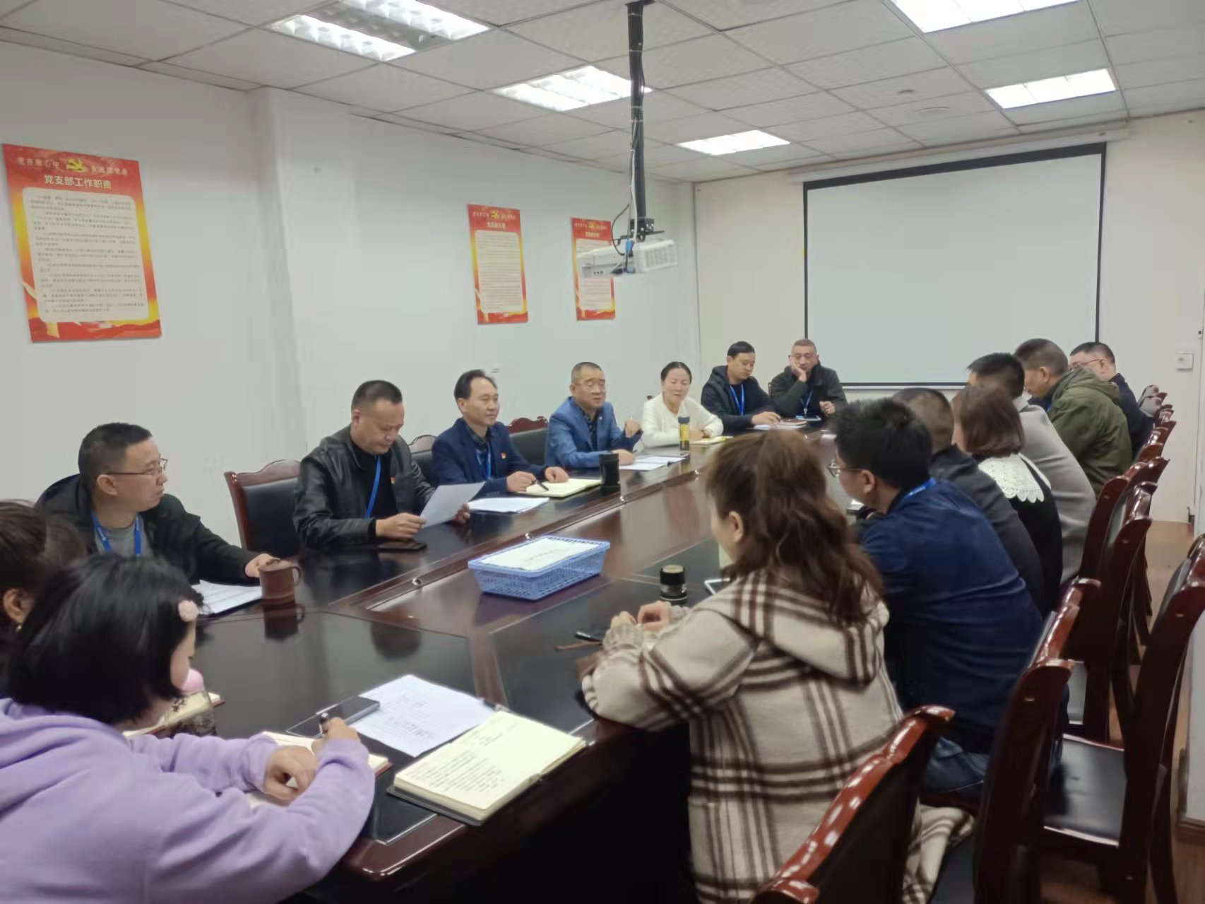 建恒支部召開黨員(擴(kuò)大)會(huì)專題學(xué)習(xí)市第六次黨代會(huì)精神