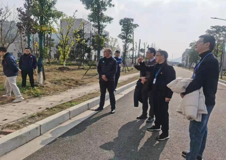 調(diào)研生產(chǎn)進(jìn)基層，訪廉問廉匯民聲