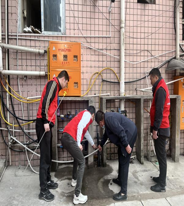 共產(chǎn)黨員服務(wù)大隊支部聯(lián)合共產(chǎn)黨員服務(wù)大隊中心城區(qū)分隊開展“五進(jìn)”活動暨學(xué)雷鋒志愿服務(wù)活動