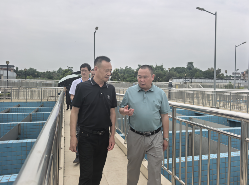 九三學社宜賓市委領(lǐng)導調(diào)研清源水務(wù)公司集中式直飲水入戶建設(shè)工作