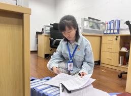 《榜樣在身邊》系列報(bào)道——優(yōu)秀黨務(wù)工作者③楊佳欣：微光成炬，書(shū)寫(xiě)青春擔(dān)當(dāng)