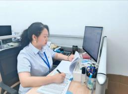 《榜樣在身邊》系列報(bào)道——優(yōu)秀共產(chǎn)黨員⑥杜莉：水潤(rùn)萬(wàn)家寫(xiě)初心